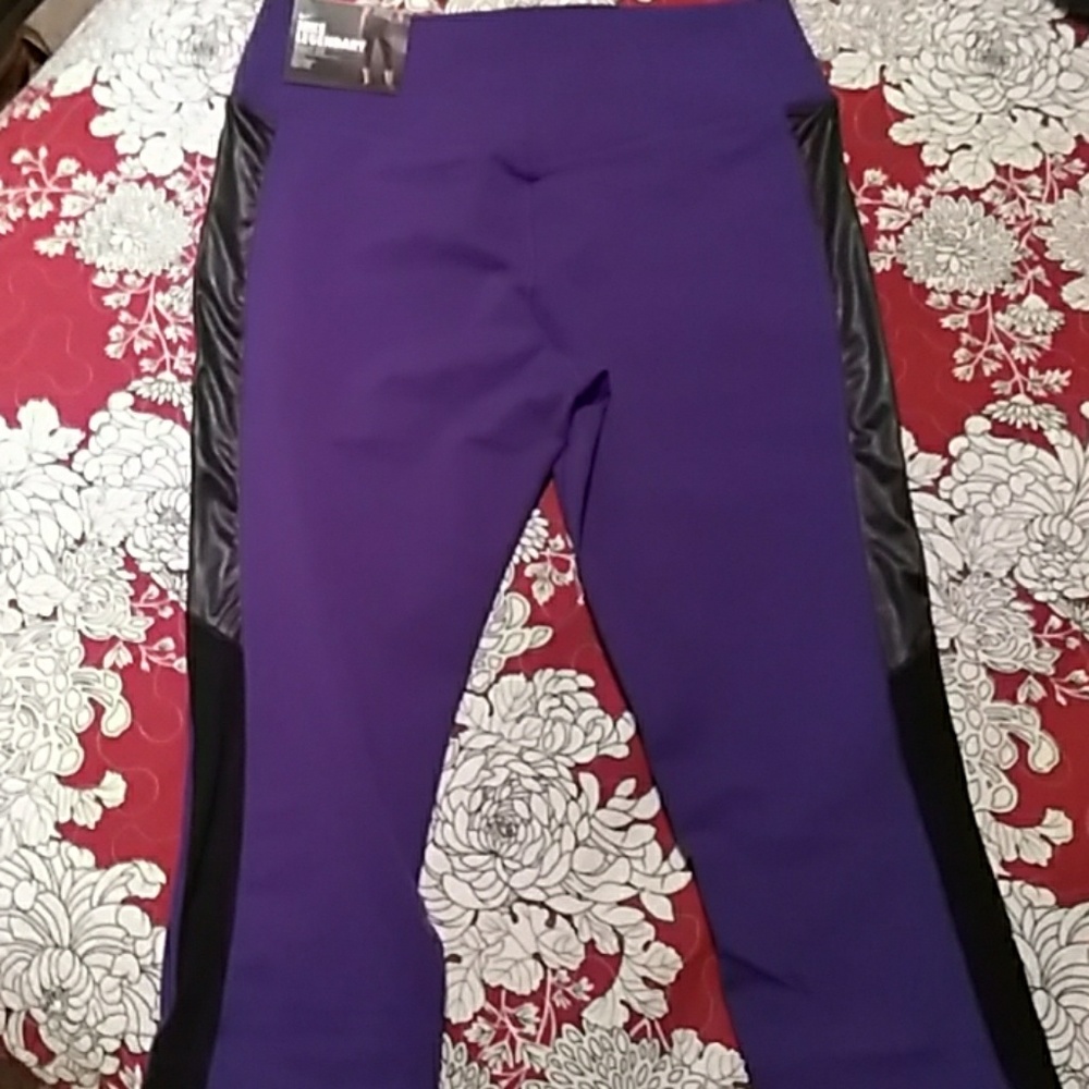 Nike Legendary Tight Fit DRI-FIT Capri - NWT Large